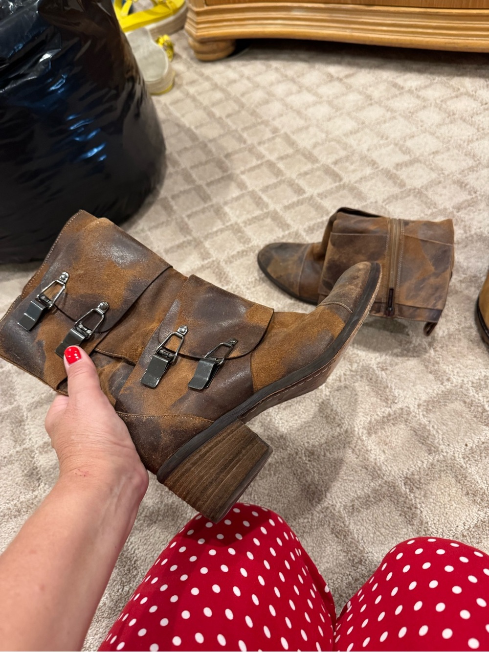 Donald J. Pliner Brown Distressed Suede Buckle Ankle Boots! Perfect for denim !! - Picture 4 of 5
